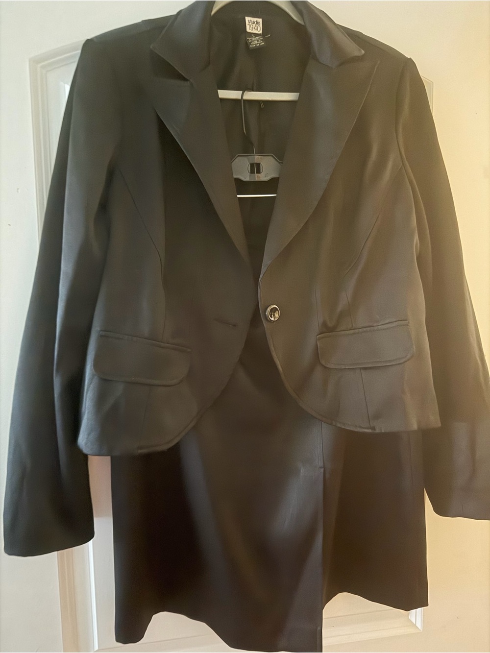 Studio Black Tailored Women's Blazer with Notch Lapel